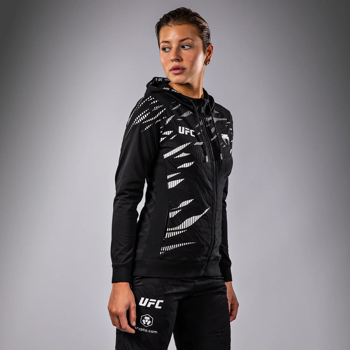 UFC Fusion by Venum Authentic Fight Night Damen Walkout Hoodie - Schwarz