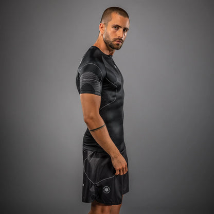 Venum Nexus Kurzarm Rashguard – Schwarz/Silber