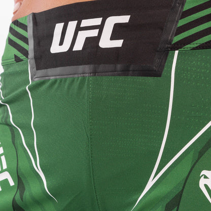 UFC by Venum Authentic Fight Night Damen Shorts - Long Fit - Grün