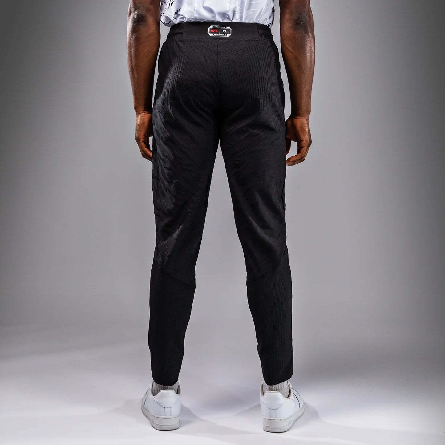 UFC Fusion by Venum Authentic Fight Night Herren Walkout Hose - Schwarz
