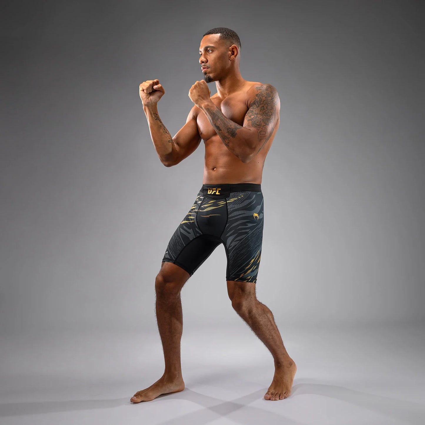 UFC Fusion by Venum Authentic Fight Night Herren Vale Tudo Short - Black/Gold