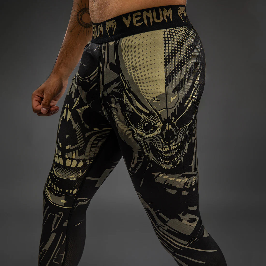 Venum Invader Spats - Schwarz/Sand