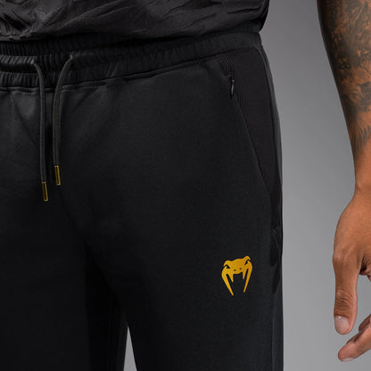 UFC Fusion by Venum Authentic Fight Night Herren Straight Leg Walkout Hose - Champion