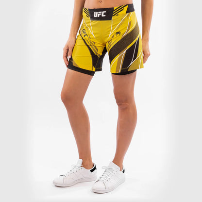 UFC by Venum Authentic Fight Night Damen Shorts - Long Fit - Gelb