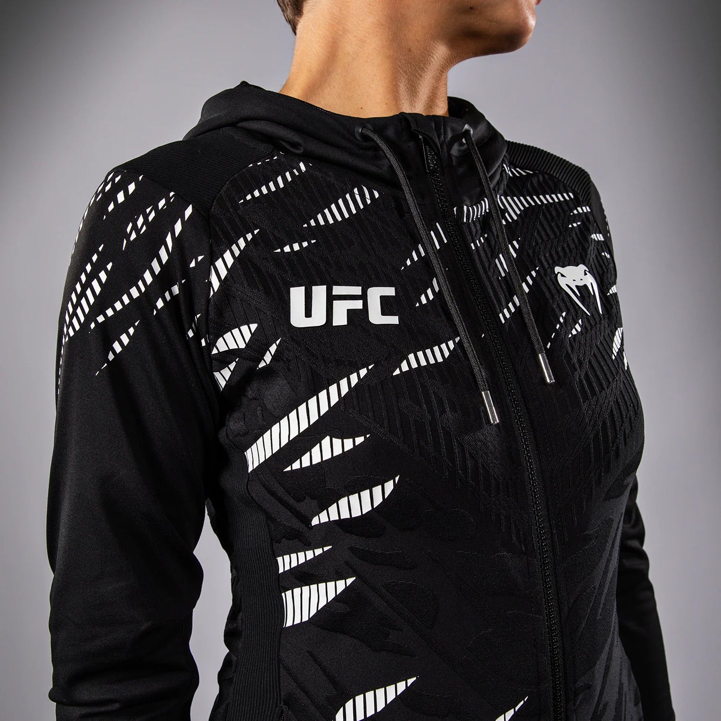 UFC Fusion by Venum Authentic Fight Night Damen Walkout Hoodie - Schwarz