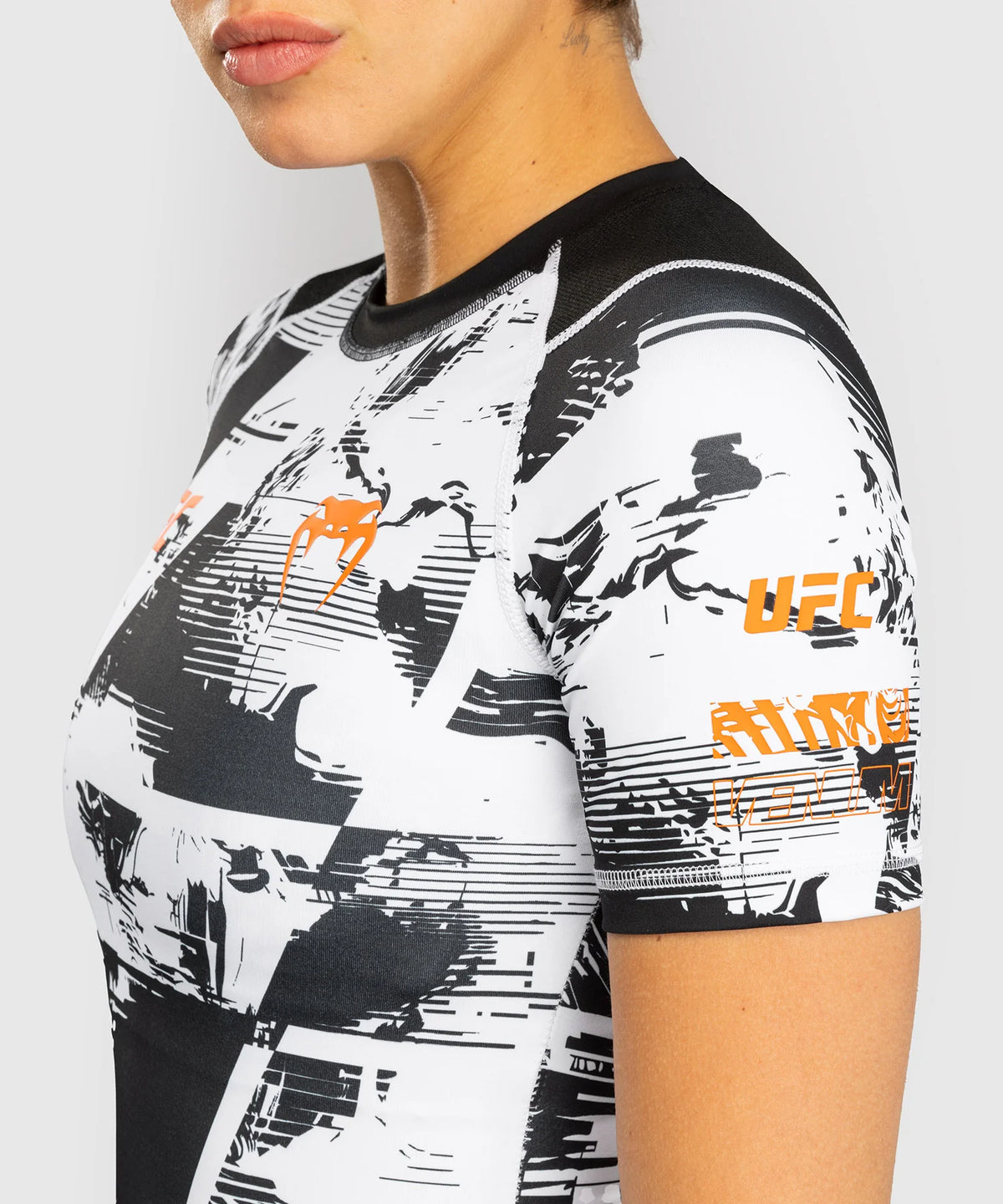 UFC Zenith by Venum Authentic Fight Week Performance Kurzarm Rashguard Damen - Weiß