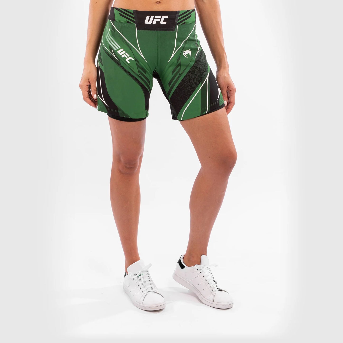 UFC by Venum Authentic Fight Night Damen Shorts - Long Fit - Grün