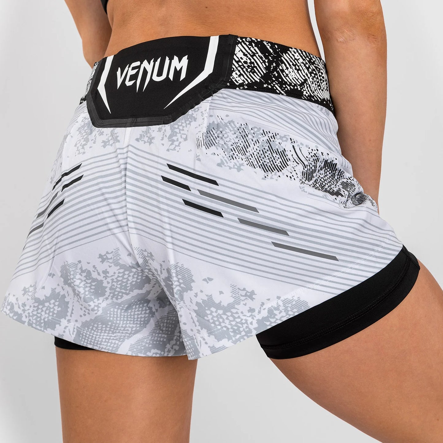UFC Adrenaline by Venum Authentic Fight Night Kampfshorts für Frauen - Weiß