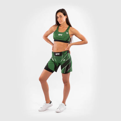 UFC by Venum Authentic Fight Night Damen Shorts - Long Fit - Grün