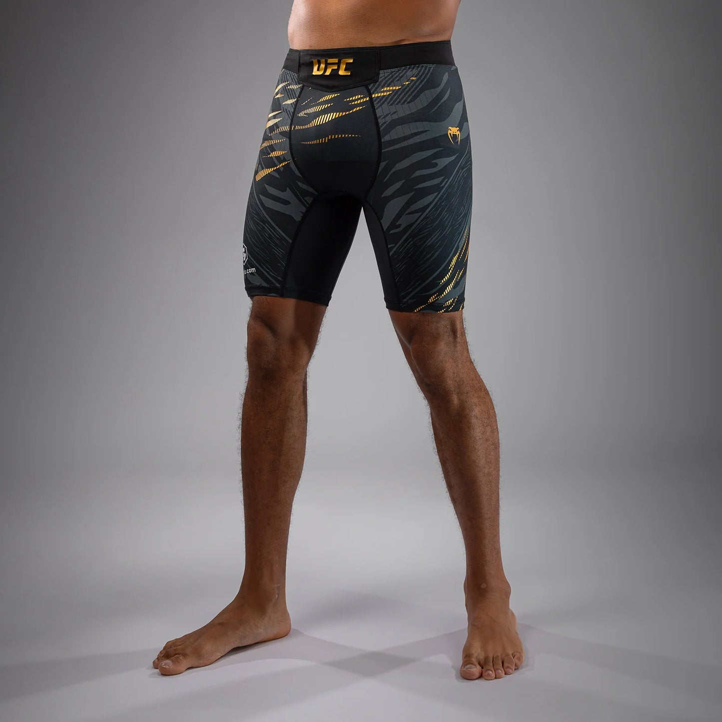 UFC Fusion by Venum Authentic Fight Night Herren Vale Tudo Short - Black/Gold