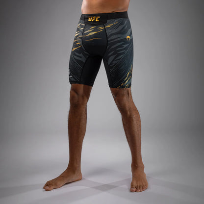 UFC Fusion by Venum Authentic Fight Night Herren Vale Tudo Short - Black/Gold