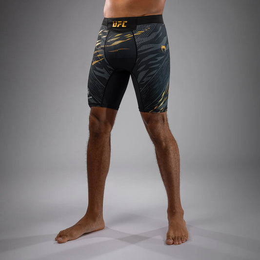 UFC Fusion by Venum Authentic Fight Night Herren Vale Tudo Short - Black/Gold