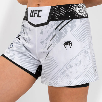 UFC Adrenaline by Venum Authentic Fight Night Kampfshorts für Frauen - Weiß