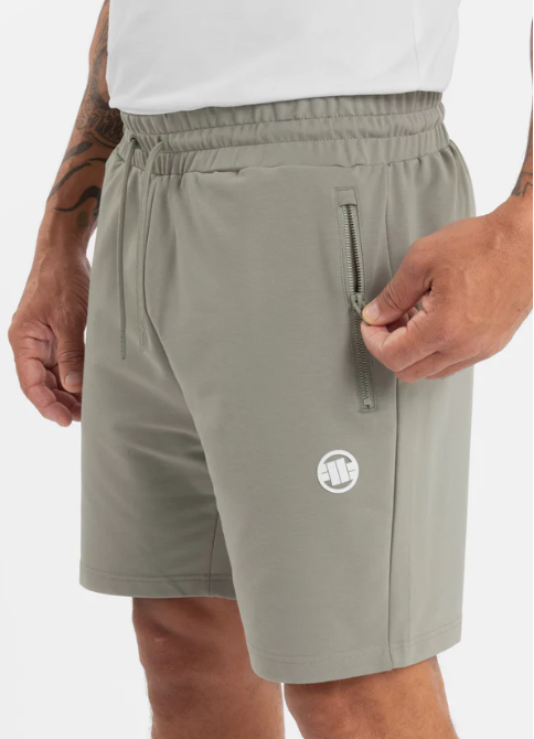 Herren Sweatshorts SMALL LOGO NUGGET - Dusty Salvia