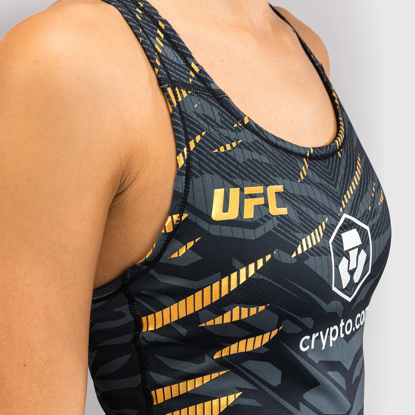 UFC Fusion by Venum Authentic Fight Night Damen Fitted Tank Mit Shelf Bra - Champion