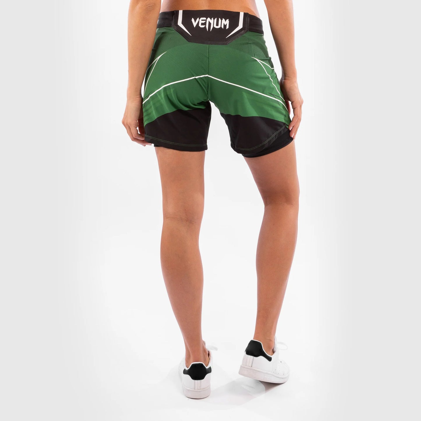 UFC by Venum Authentic Fight Night Damen Shorts - Long Fit - Grün