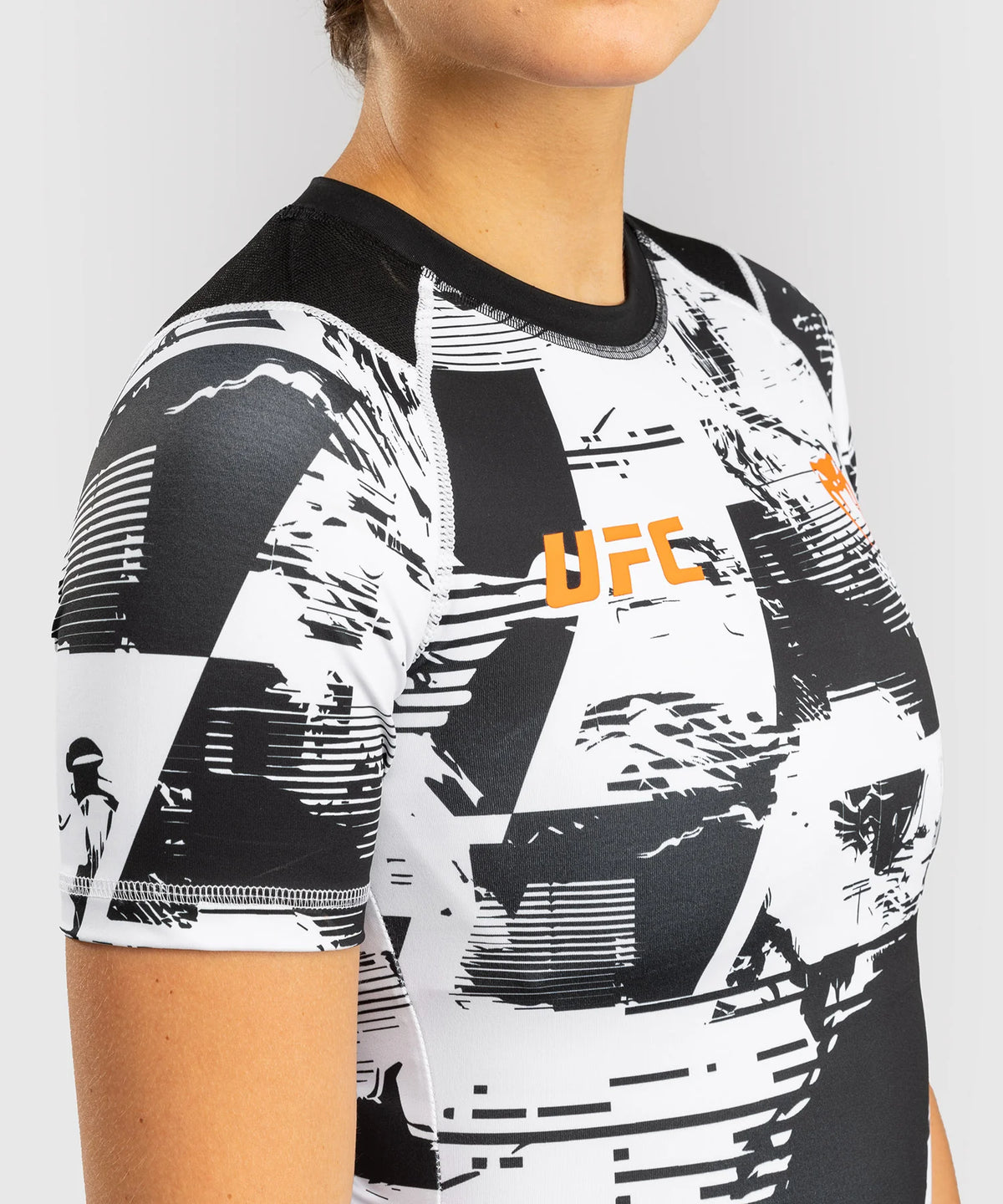 UFC Zenith by Venum Authentic Fight Week Performance Kurzarm Rashguard Damen - Weiß