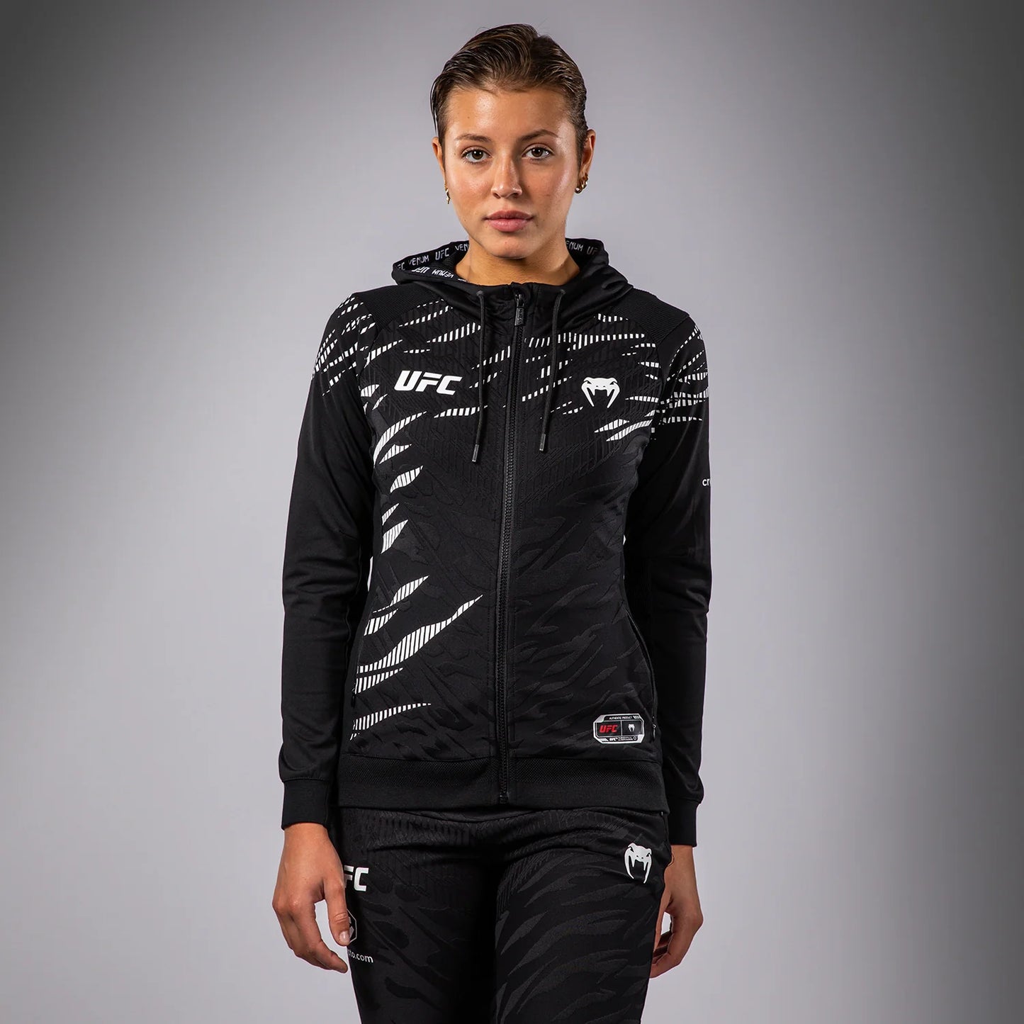 UFC Fusion by Venum Authentic Fight Night Damen Walkout Hoodie - Schwarz