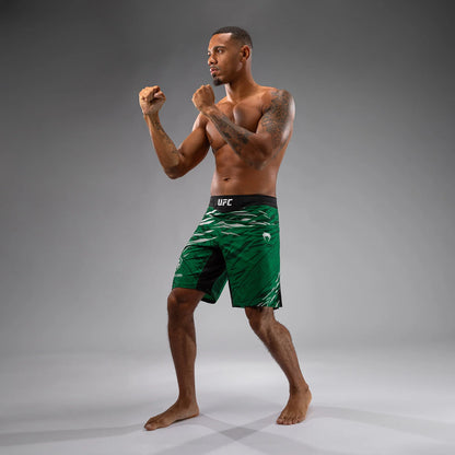UFC Fusion by Venum Authentic Fight Night Herren Fight Short - Long Fit - Grün
