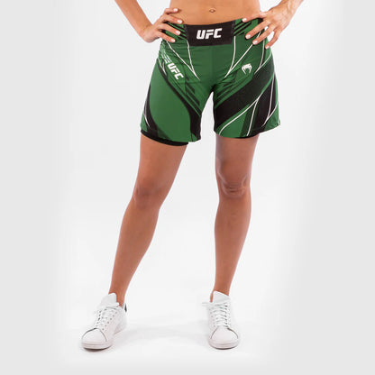UFC by Venum Authentic Fight Night Damen Shorts - Long Fit - Grün