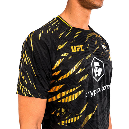 UFC Fusion by Venum Authentic Fight Night Herren Walkout Jersey - Schwarz/Gold